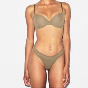 Skims fits everybody tshirt demi BRA color truffle BA-DEM-9221